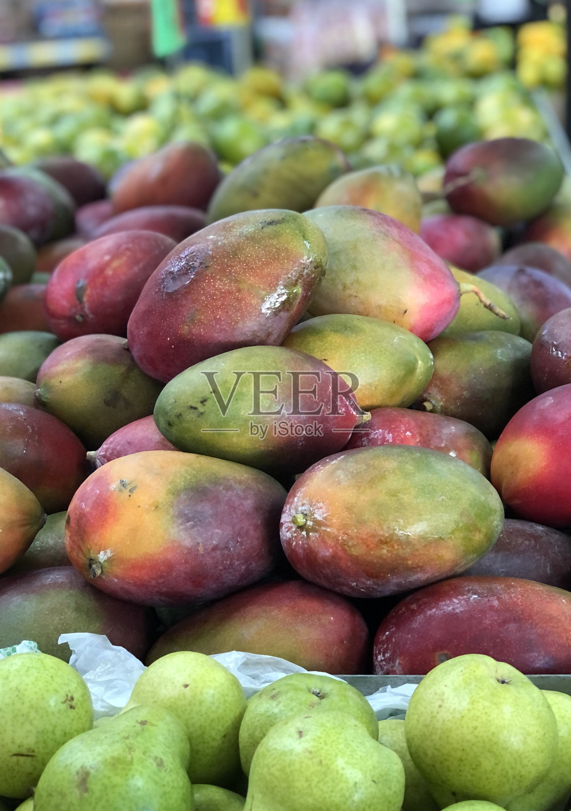 超市里的水果。照片摄影图片