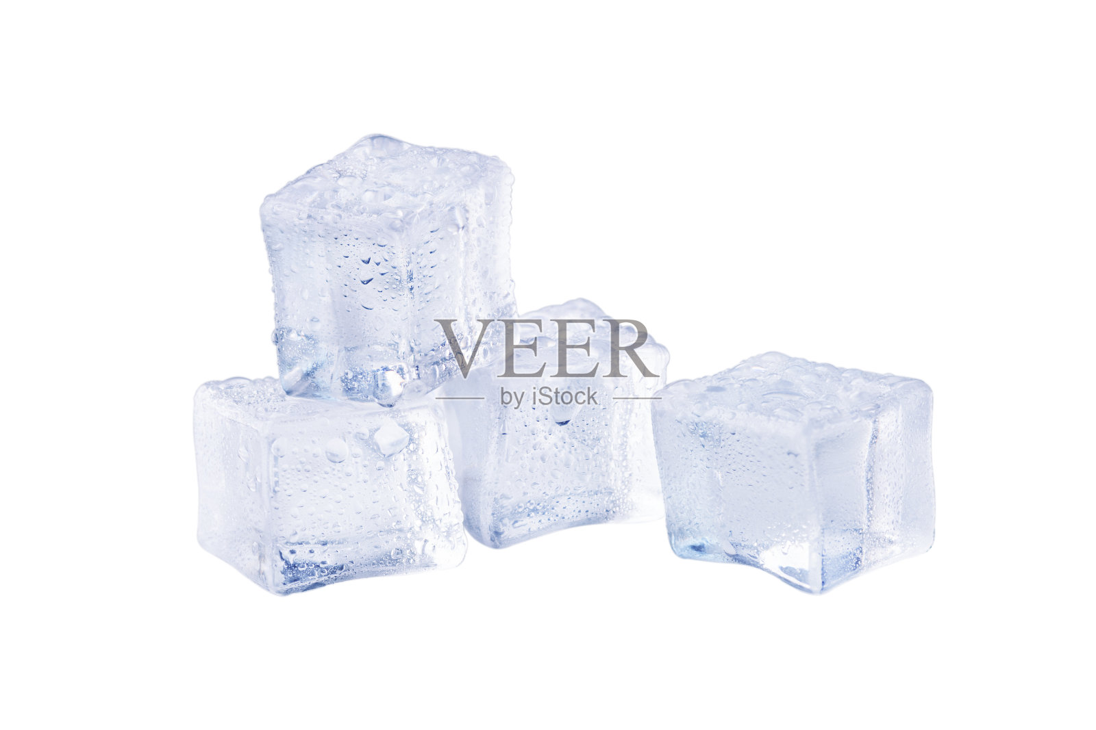 融化的冰块孤立在白色背景上。照片摄影图片