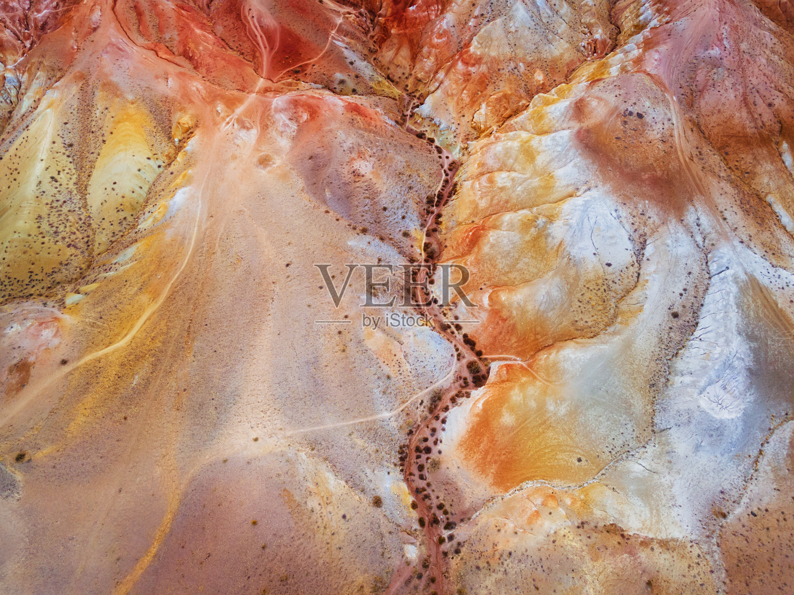 俄罗斯西伯利亚阿尔泰的红色山脉航拍俯视图照片摄影图片