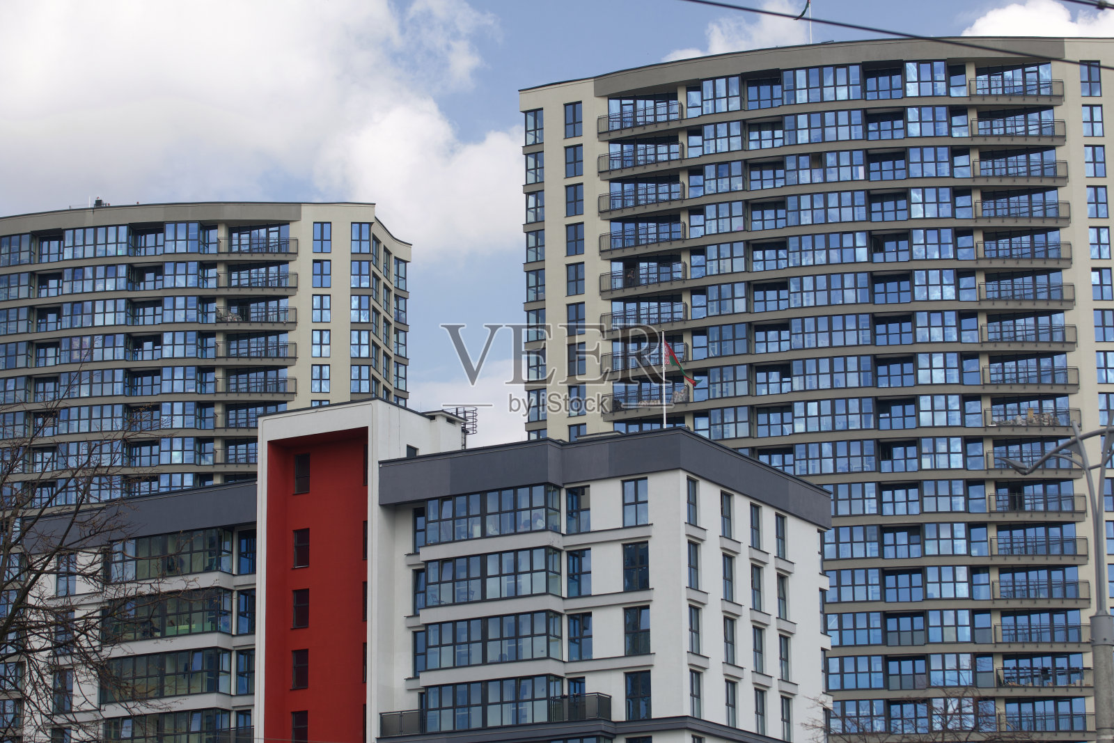 多层建筑施工：现代混凝土玻璃建筑照片摄影图片