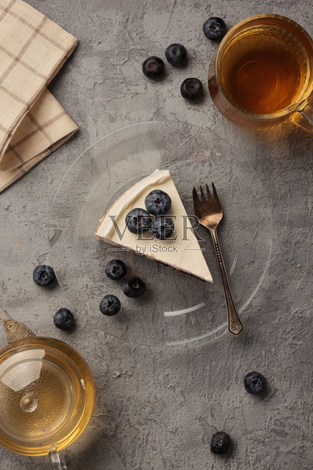 蛋糕派配蓝莓和茶照片摄影图片