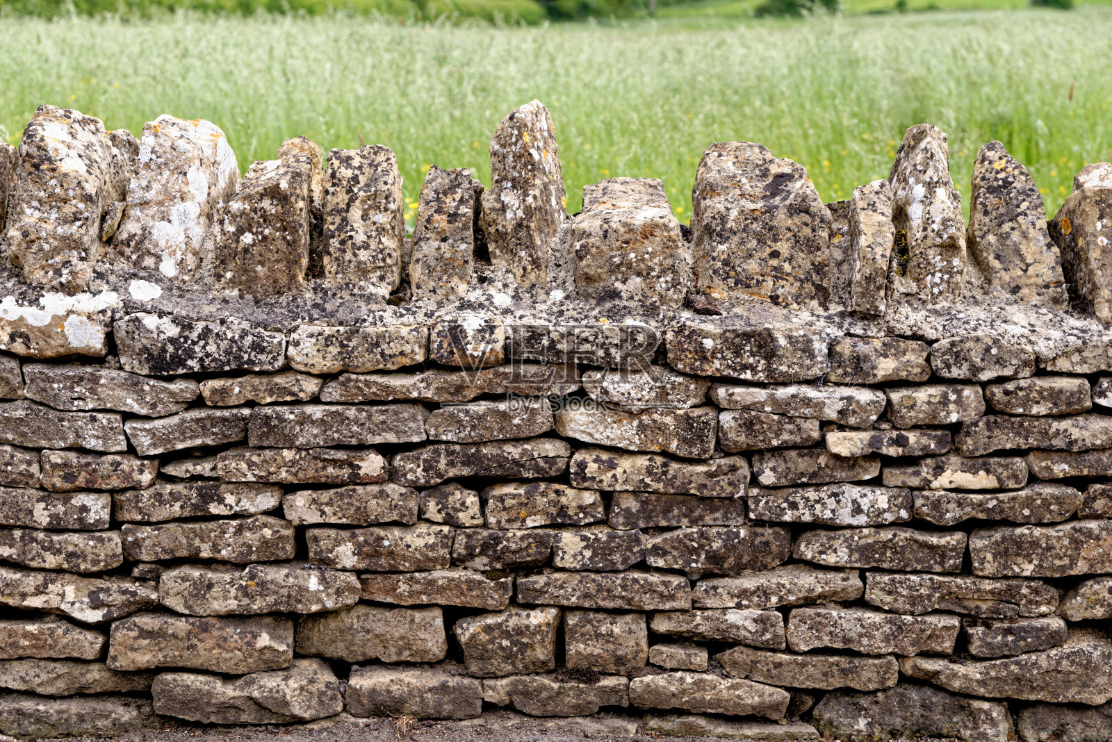 水上波顿科茨沃尔德村的风景照片摄影图片