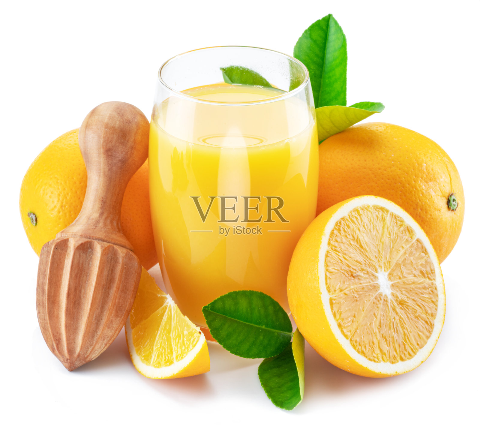 黄色的橙色水果和一杯新鲜的橙汁分离在白色的背景。照片摄影图片