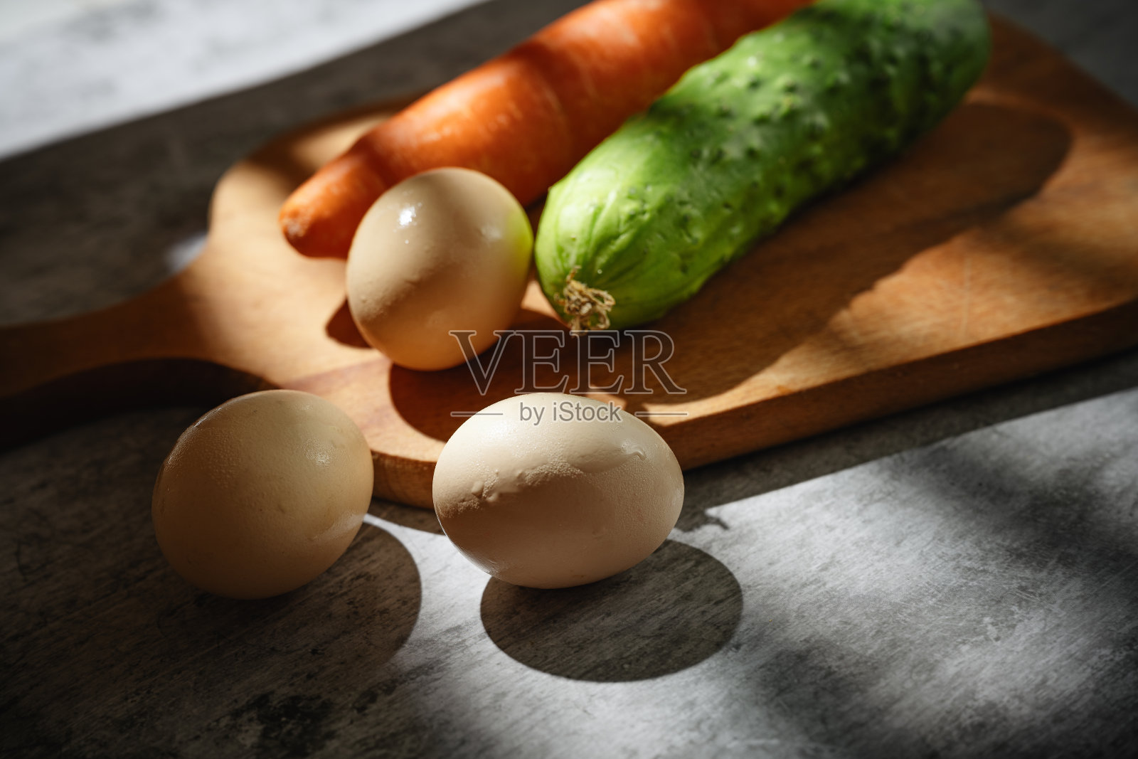 黄瓜、胡萝卜和鸡蛋照片摄影图片