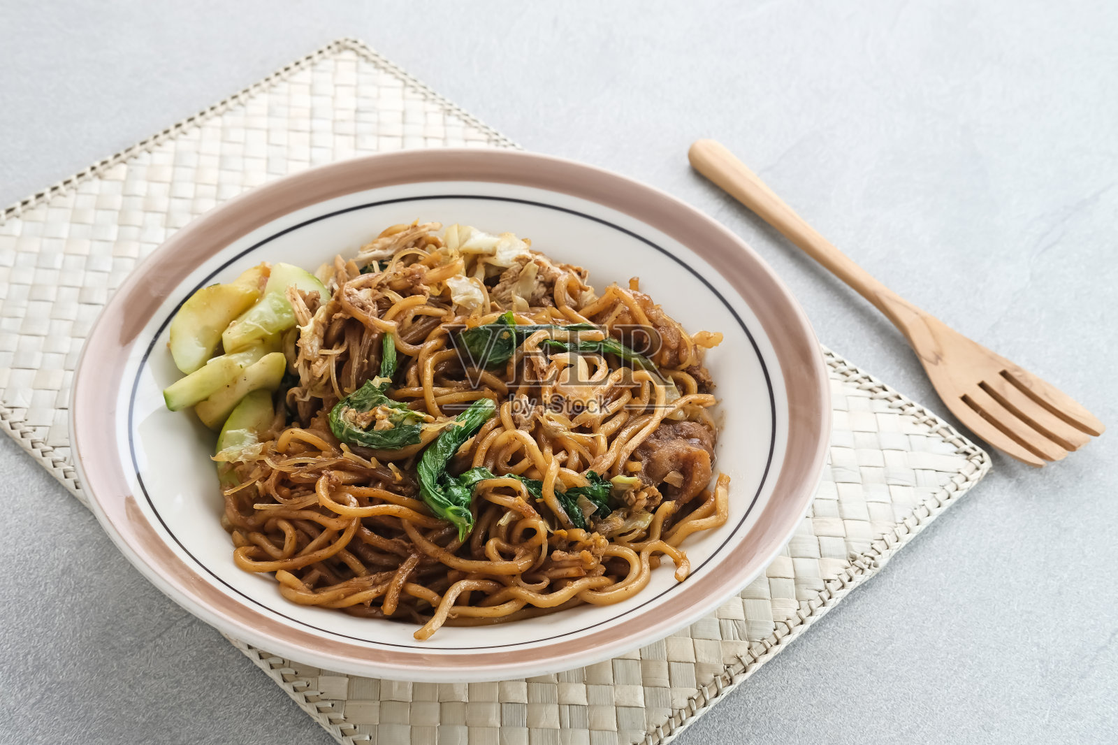 爪哇面条或爪哇Bakmie，爪哇传统面条。照片摄影图片