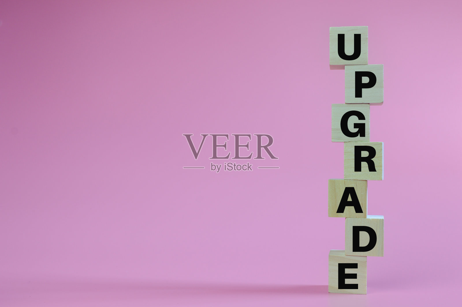 木块与文字升级堆叠照片摄影图片