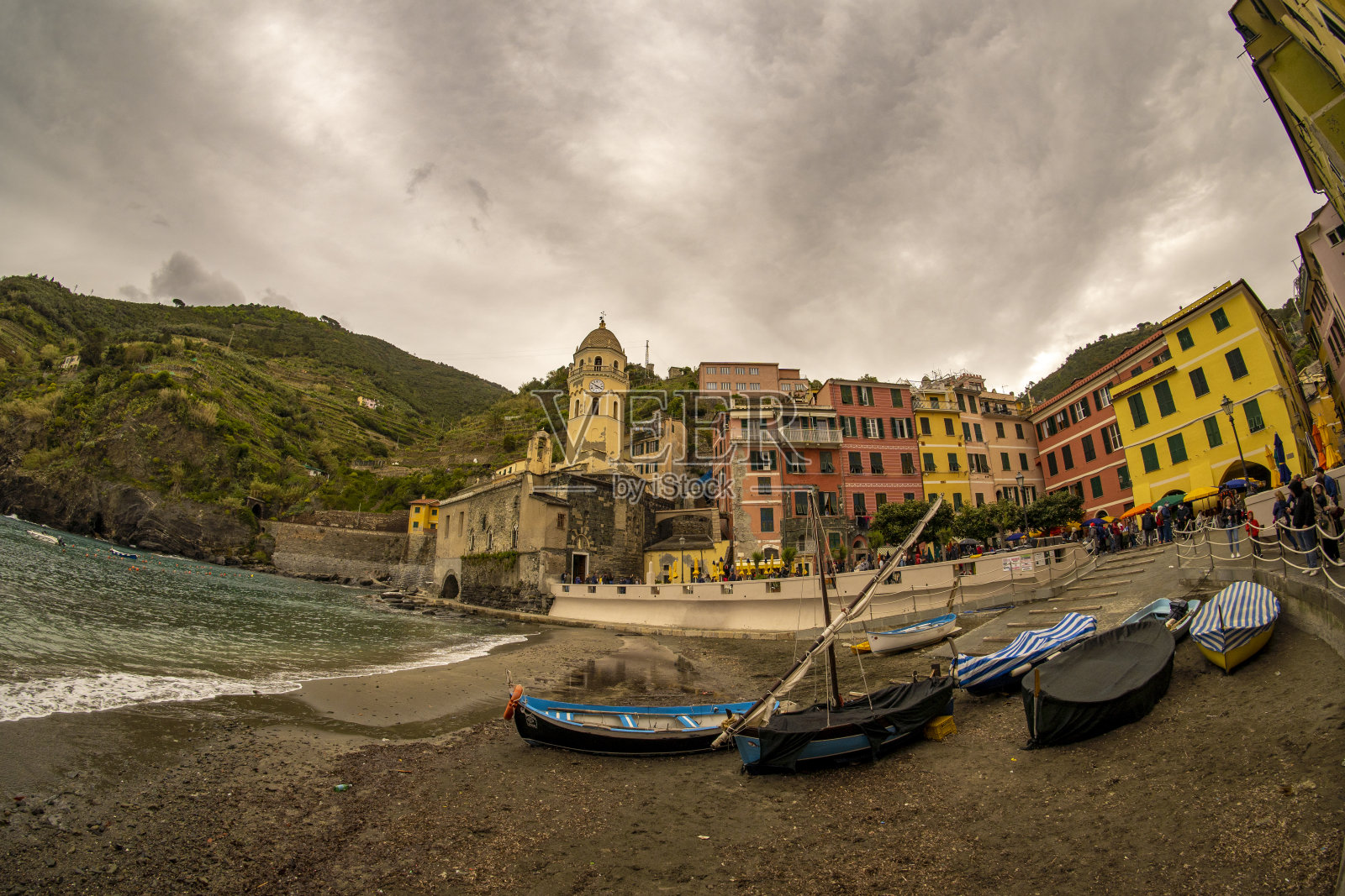 意大利，利古里亚，拉斯佩齐亚，莱万托，5地，Vernazza港口及其船只照片摄影图片