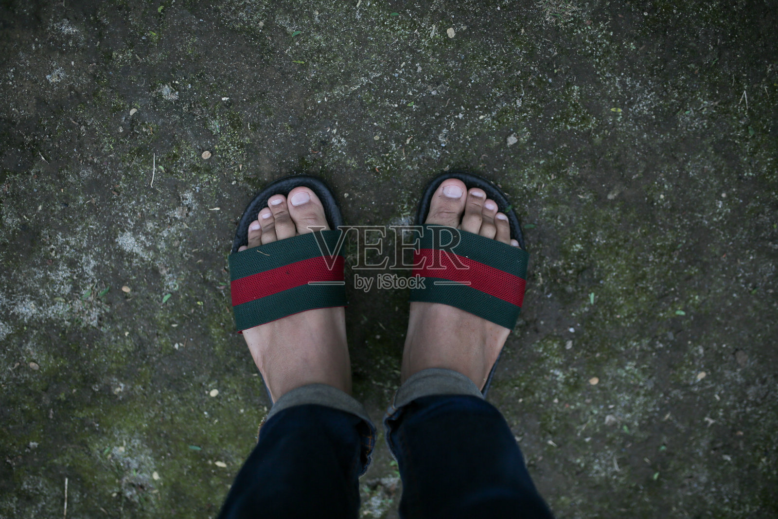 拖鞋和脚照片摄影图片