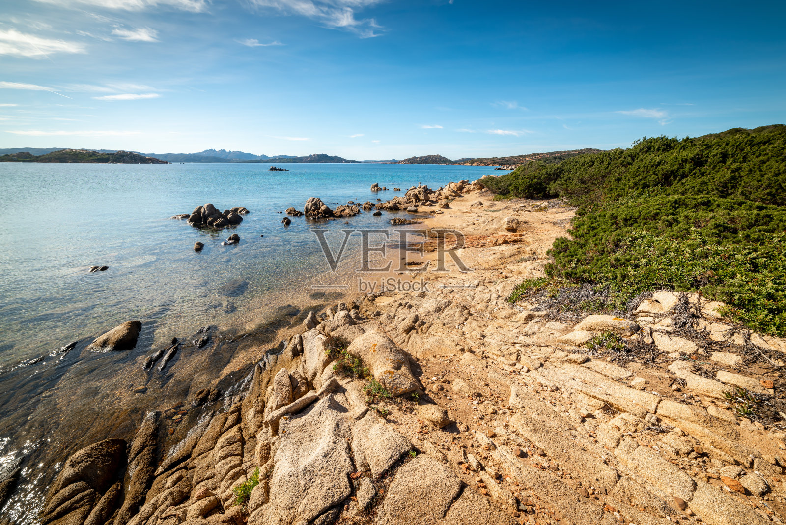 秋天，卡普拉海岸的岩石和植物照片摄影图片