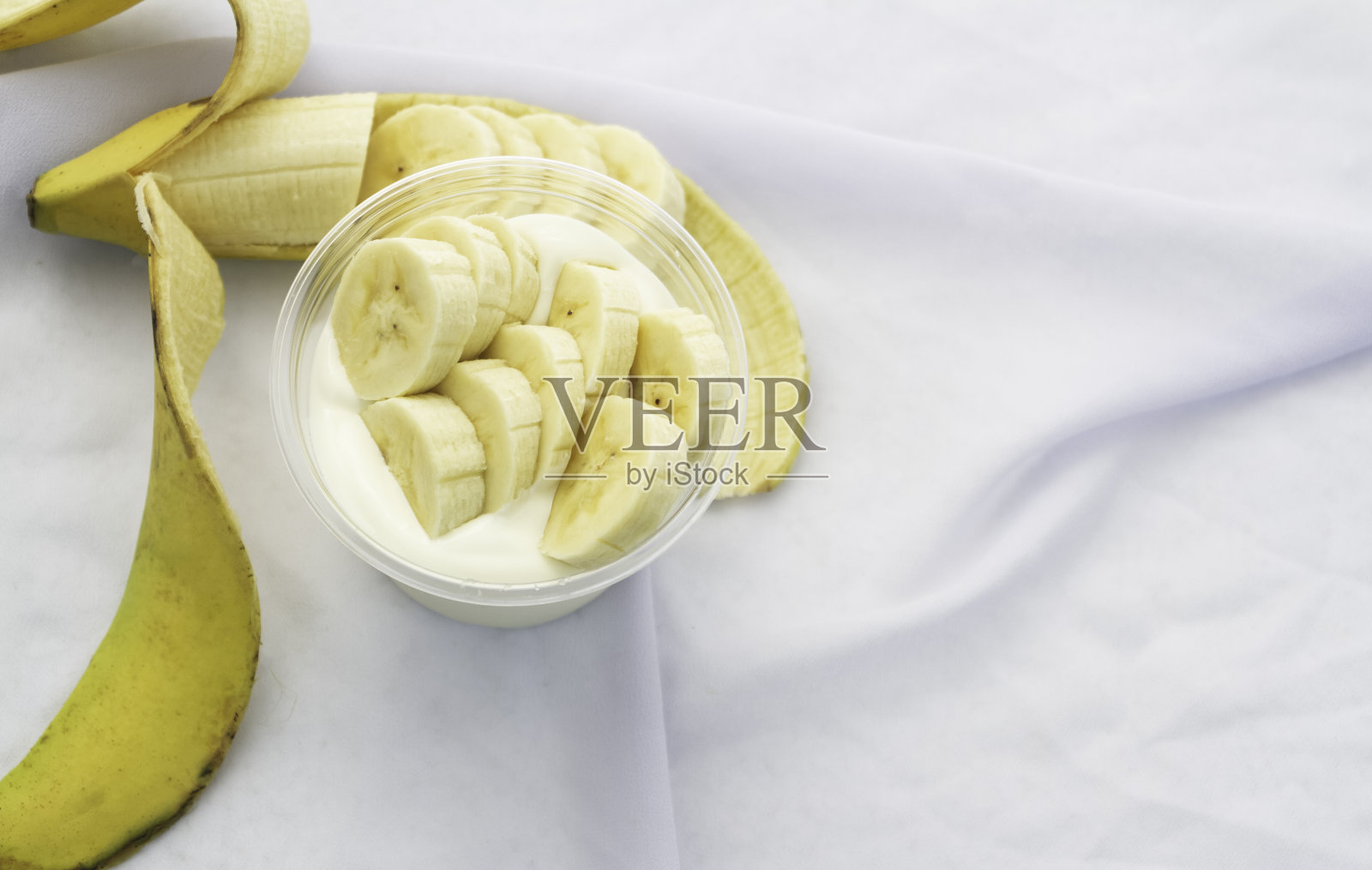 混合水果酸奶，健康减肥食品，照片摄影图片