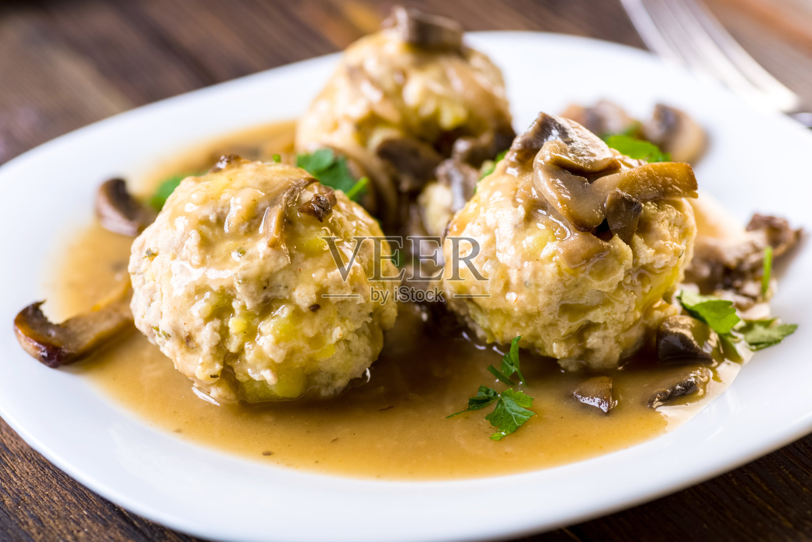 蘑菇汁土豆肉丸照片摄影图片