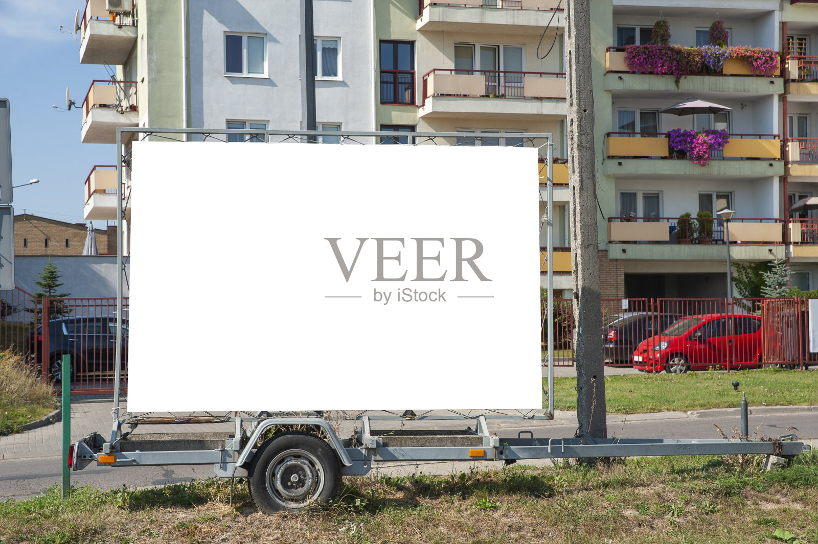 便携式空白白色广告广告牌上的汽车拖车照片摄影图片