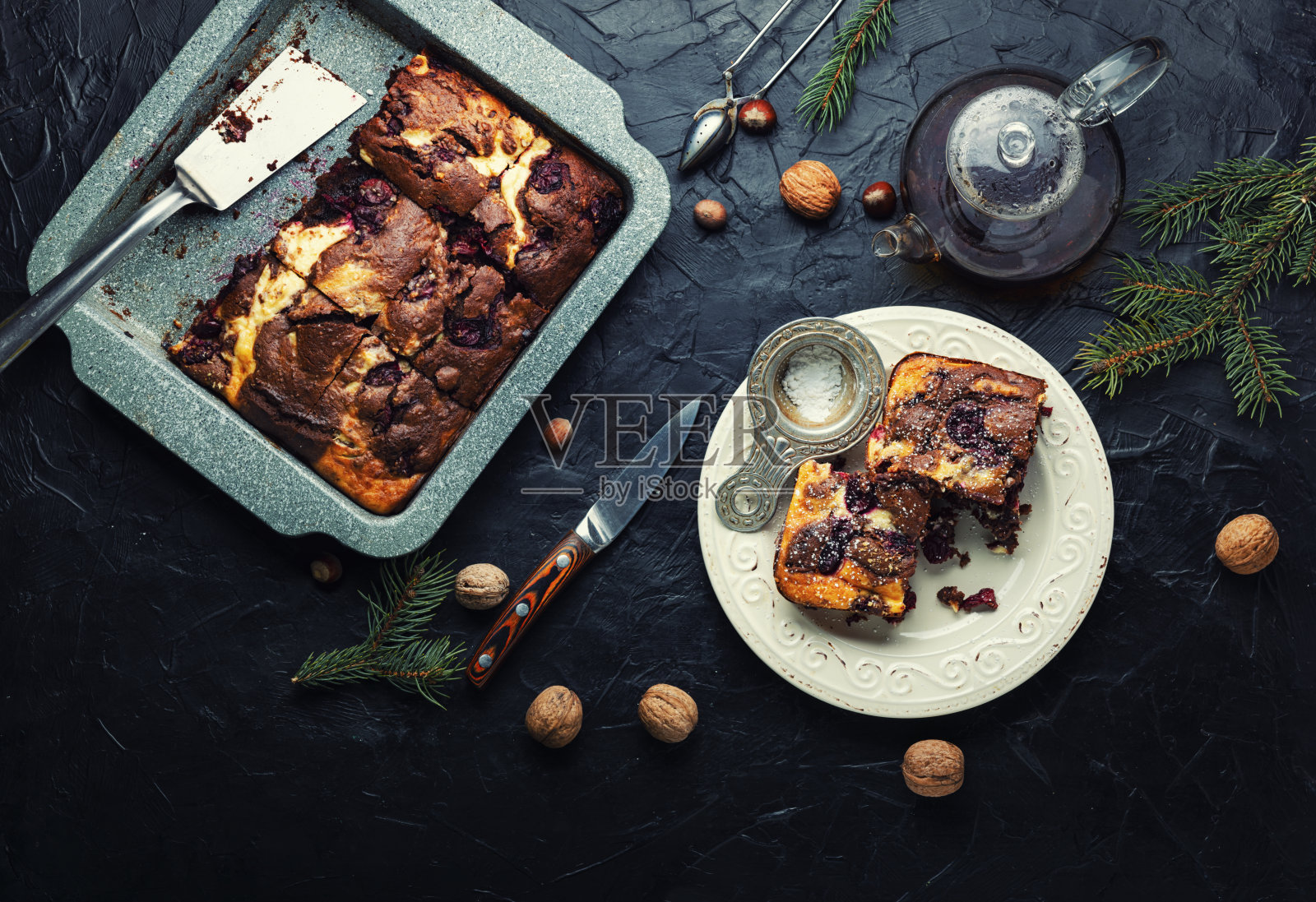 大理石樱桃蛋糕。照片摄影图片