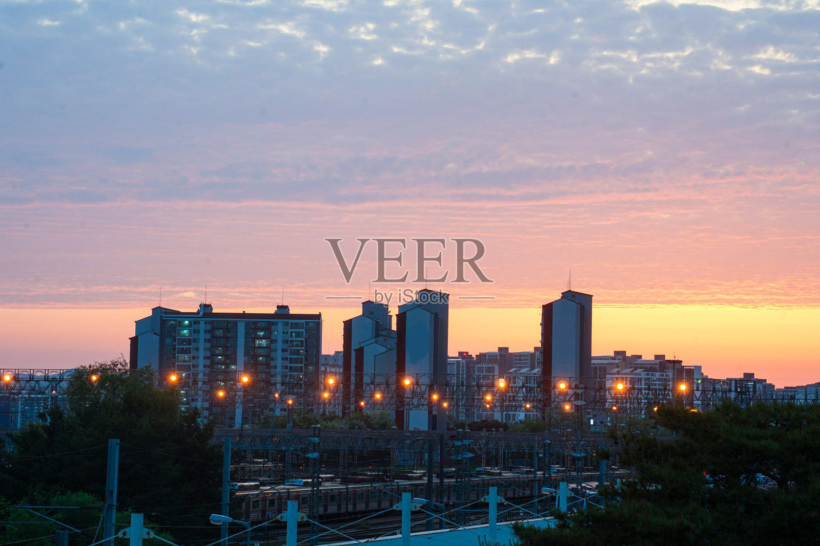 韩国的西东滩站火车路线照片摄影图片