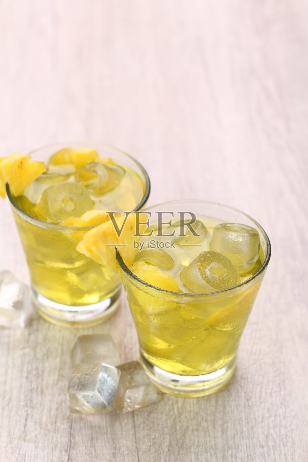 喝健康有好处照片摄影图片