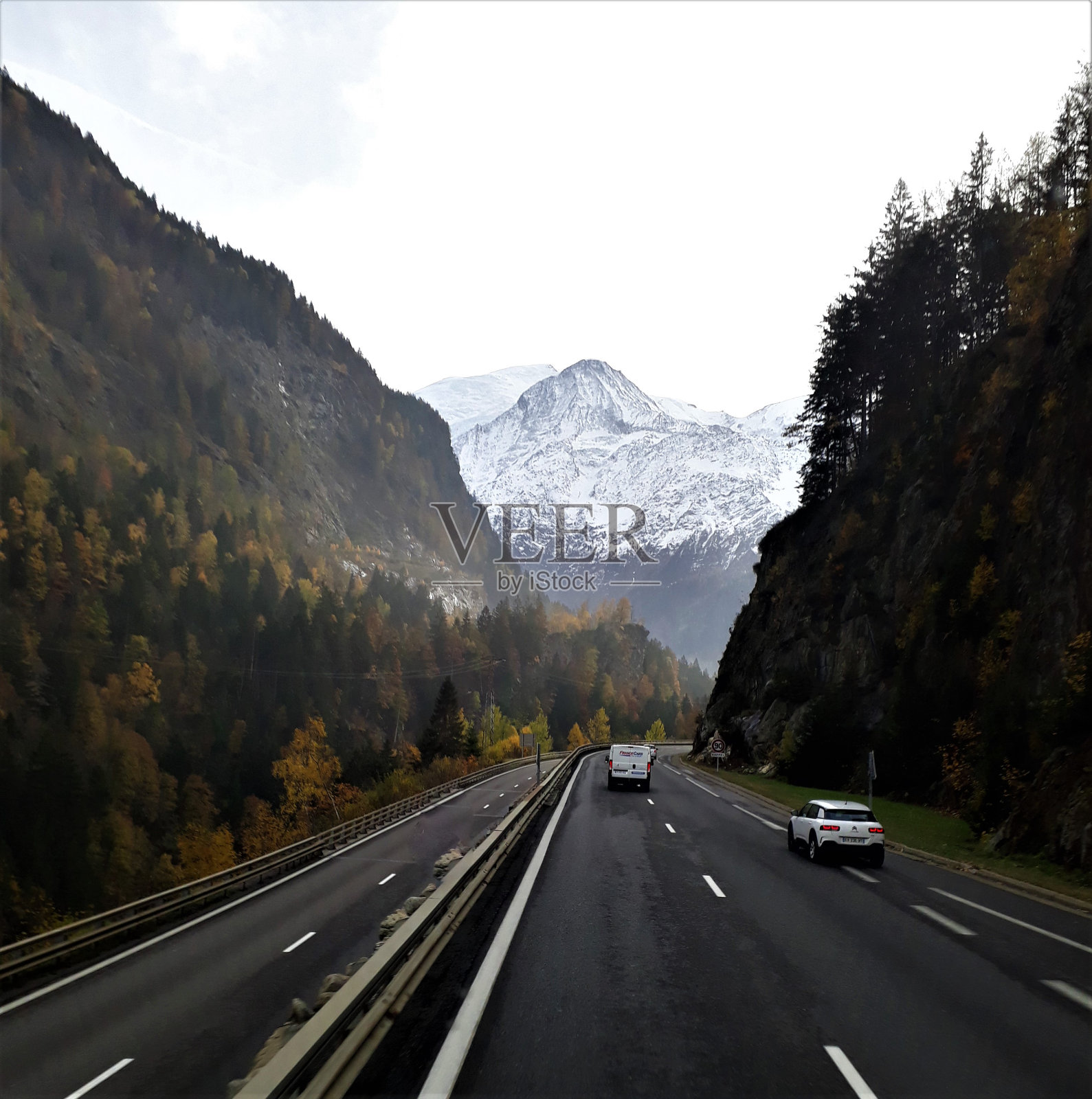 阿尔卑斯山的景色照片摄影图片