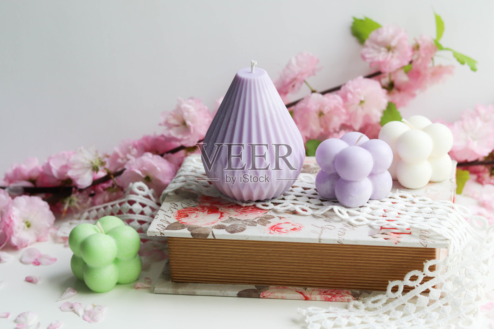 室内蜡烛由天然大豆蜡制成照片摄影图片