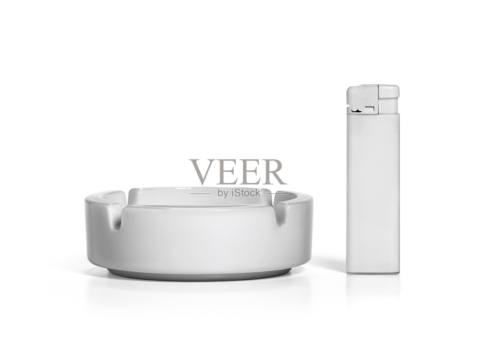 白色的打火机。烟灰缸孤立在白色背景上照片摄影图片