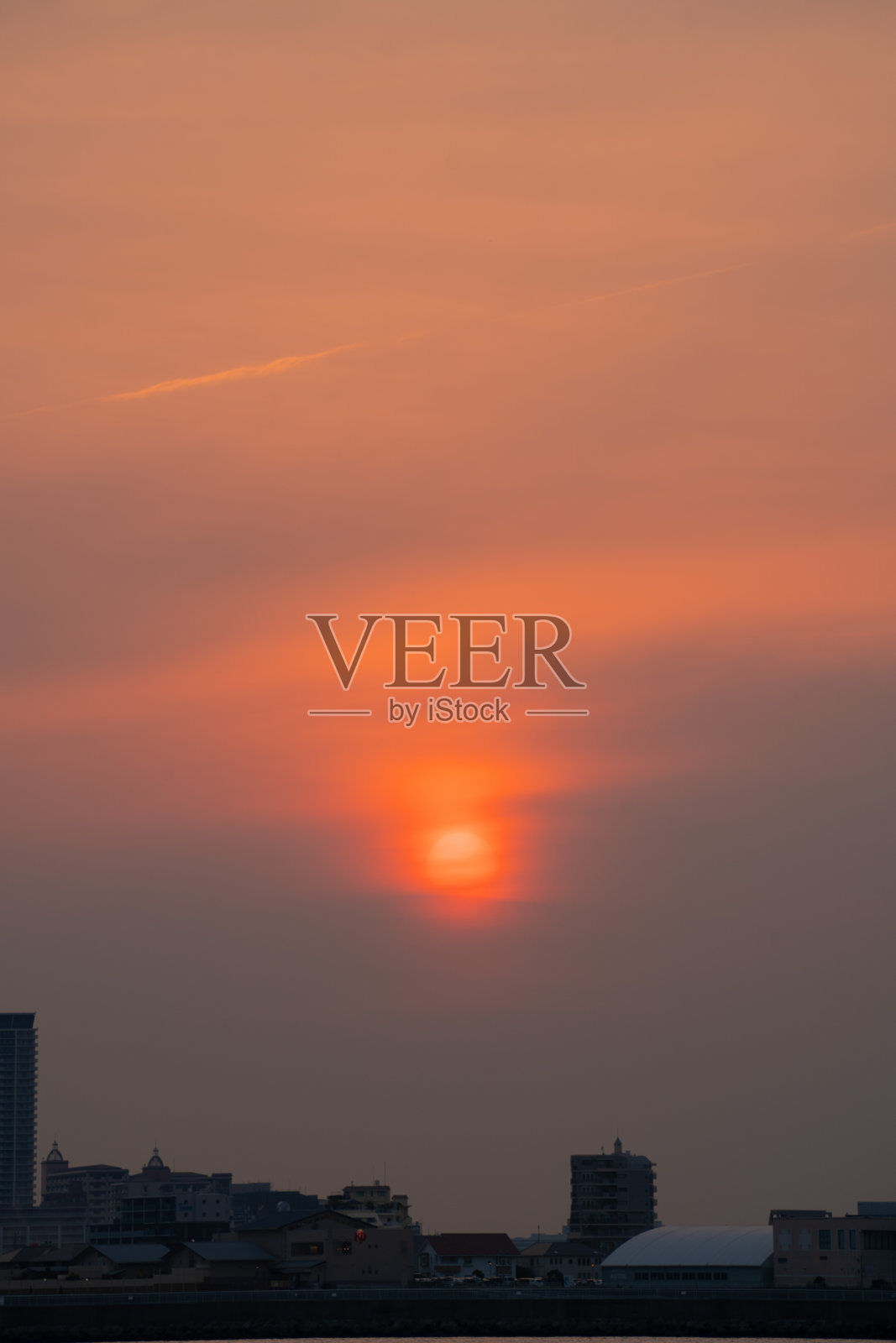 城市里的日落照片摄影图片