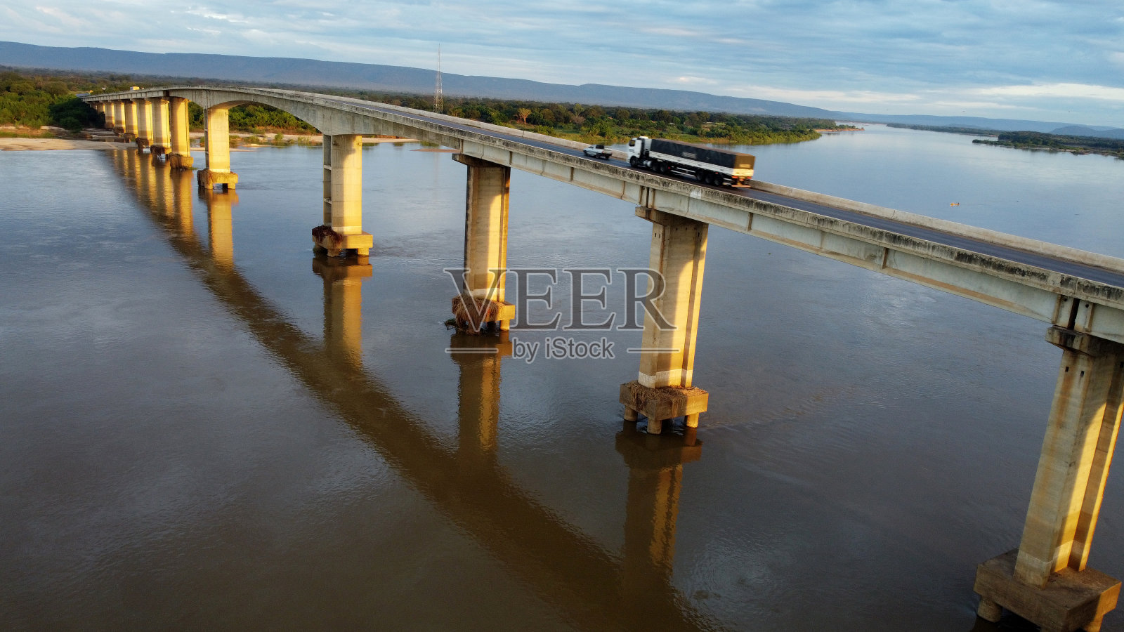 旧金山河上的大桥照片摄影图片