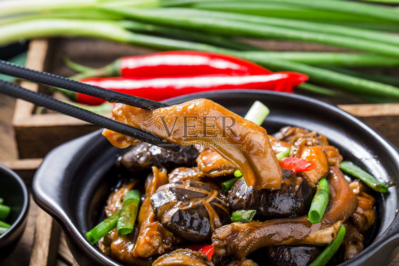 中国菜:一盘烧鹅爪照片摄影图片