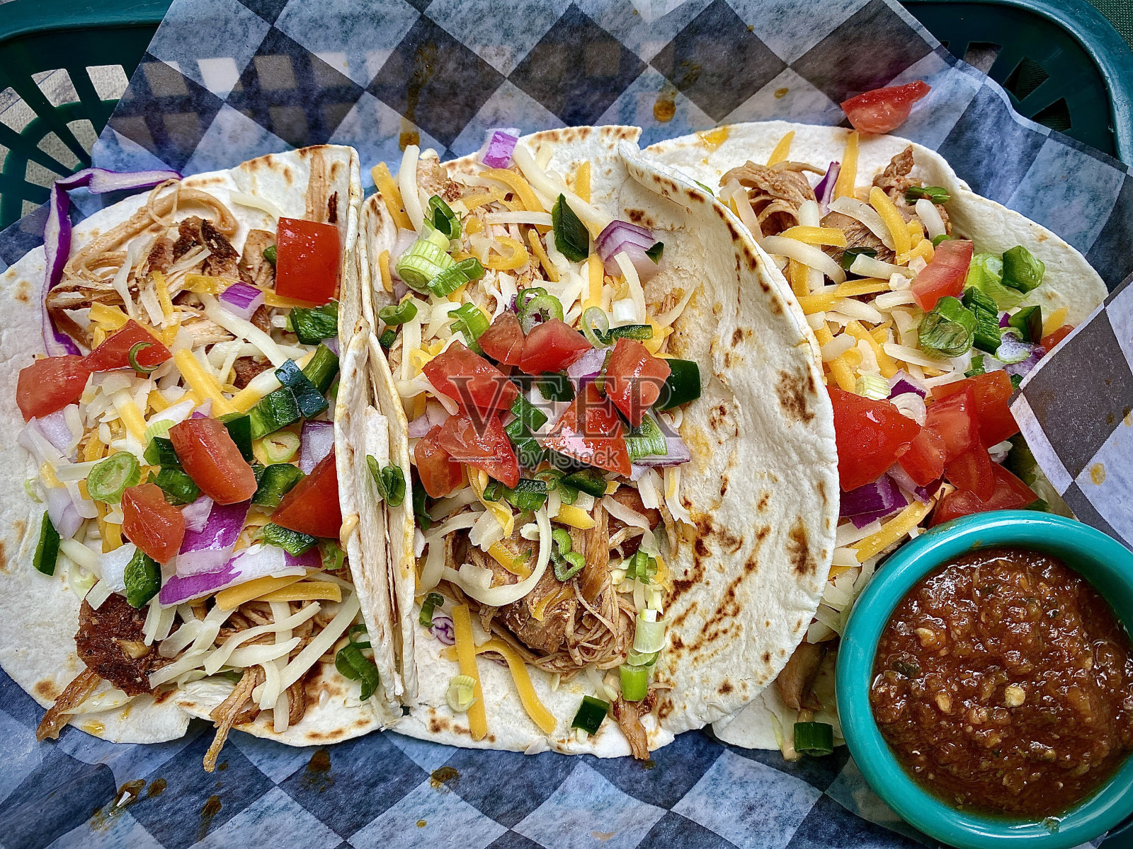 三个炸玉米饼照片摄影图片