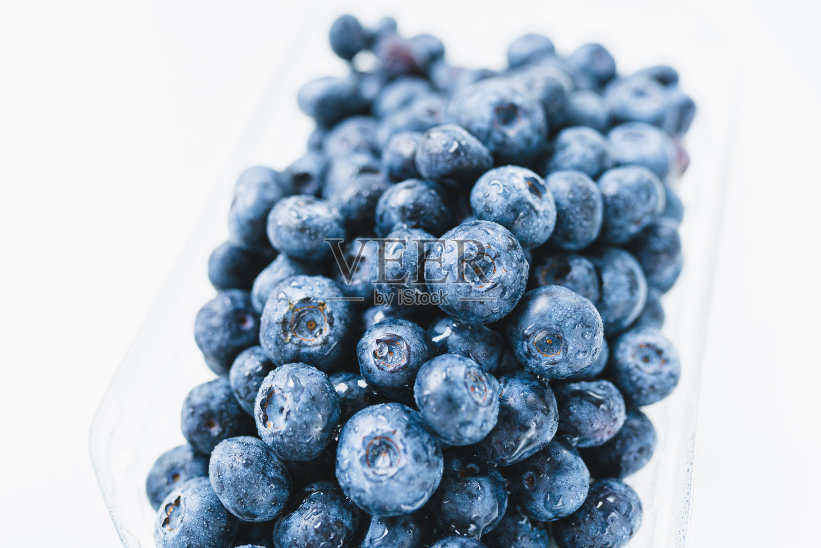 软焦点大湿蓝莓照片摄影图片