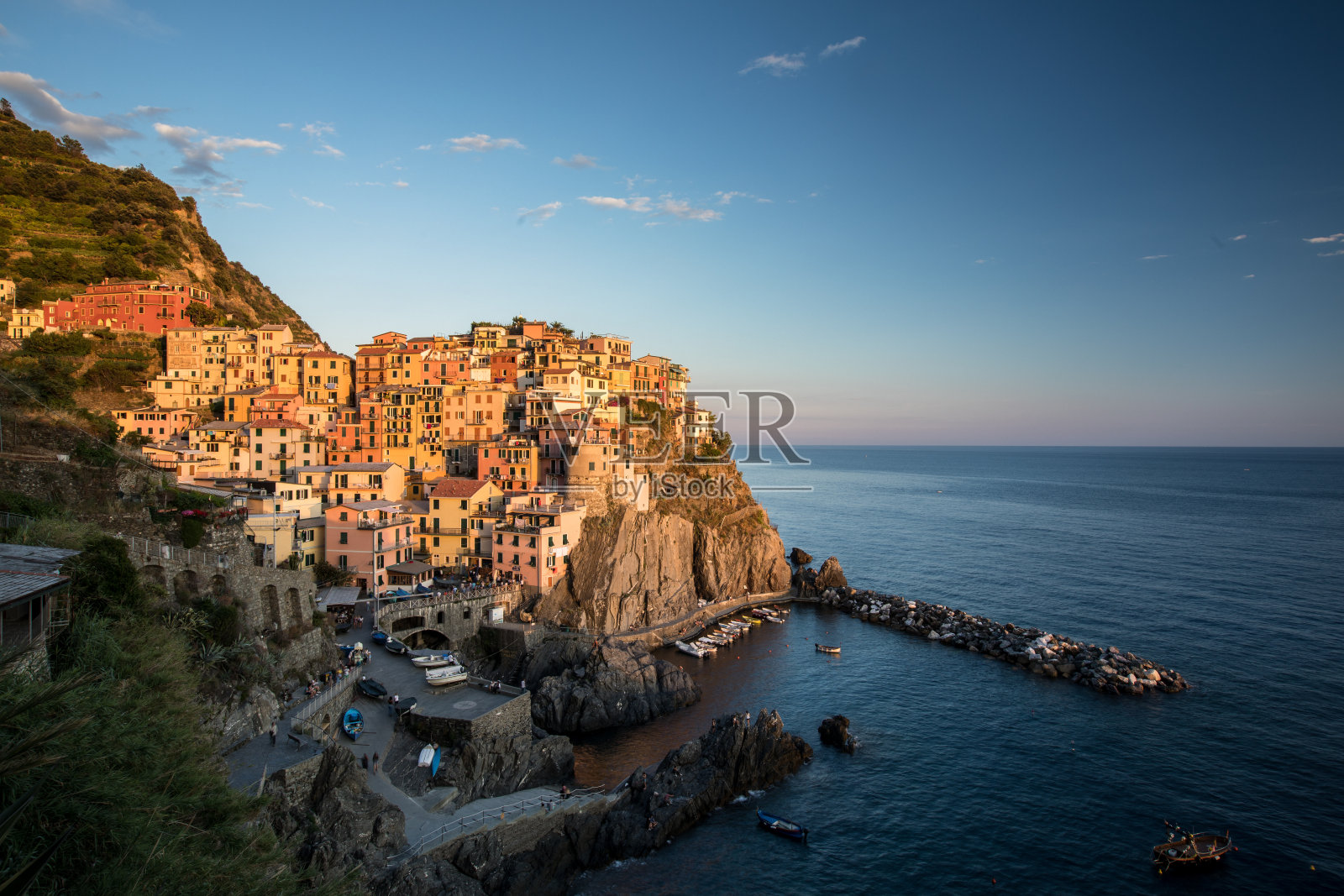 意大利五分地海岸的马纳罗拉村。照片摄影图片