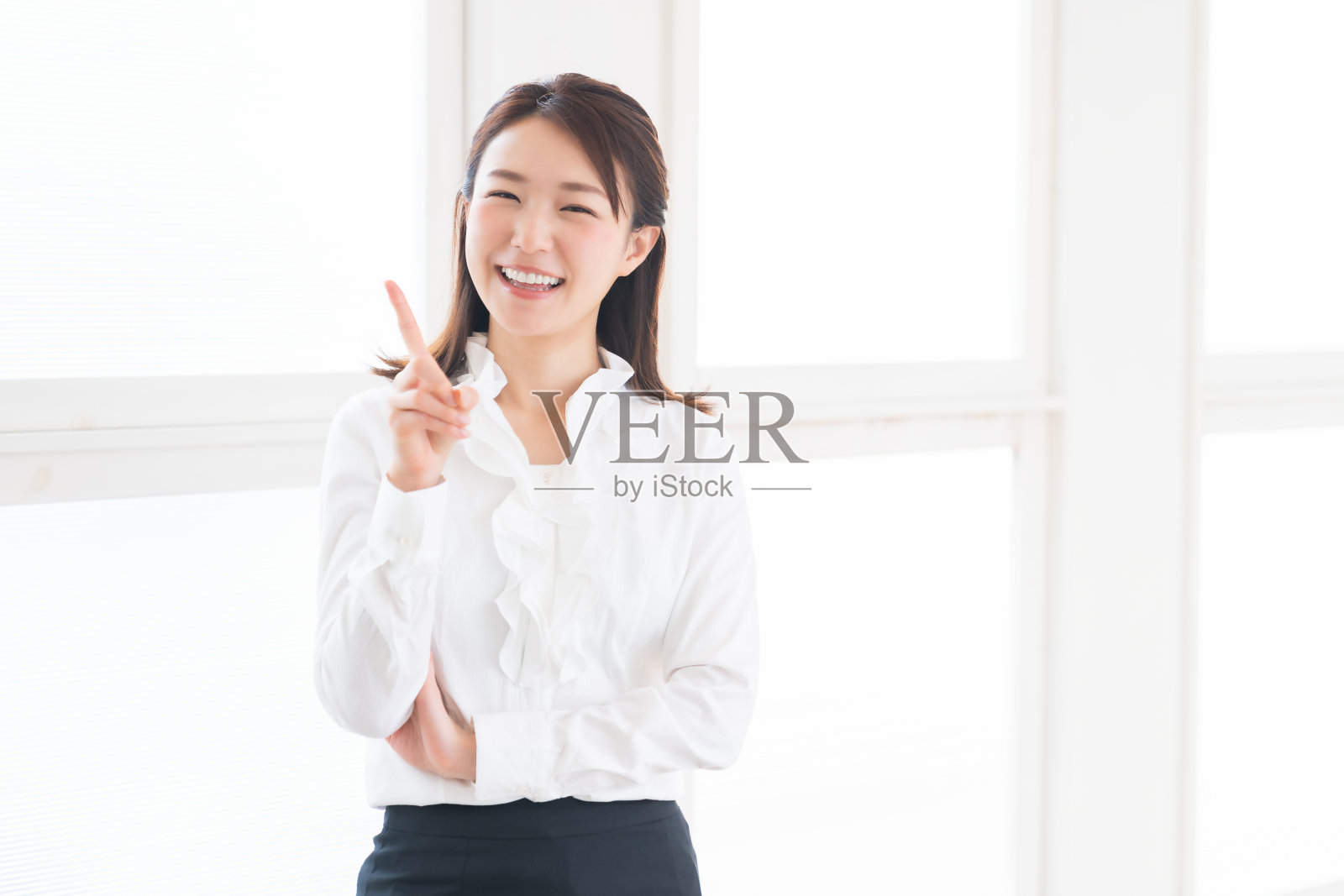 年轻迷人的亚洲女商人照片摄影图片