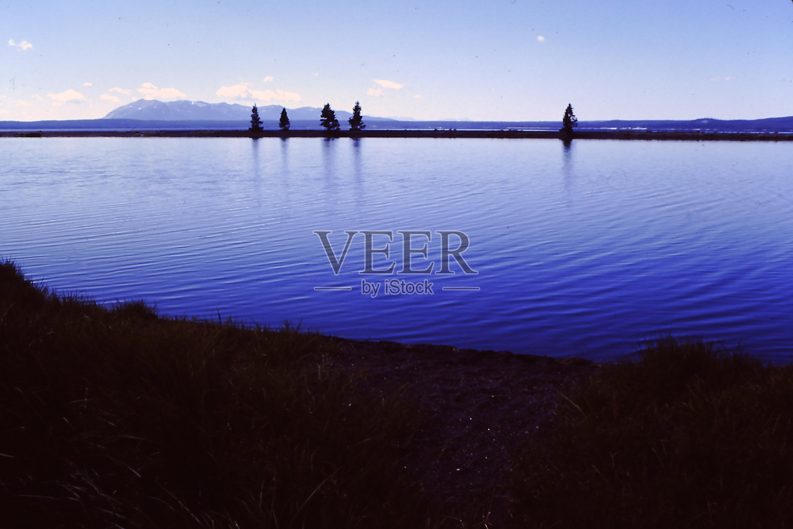 黄石湖变黑了照片摄影图片