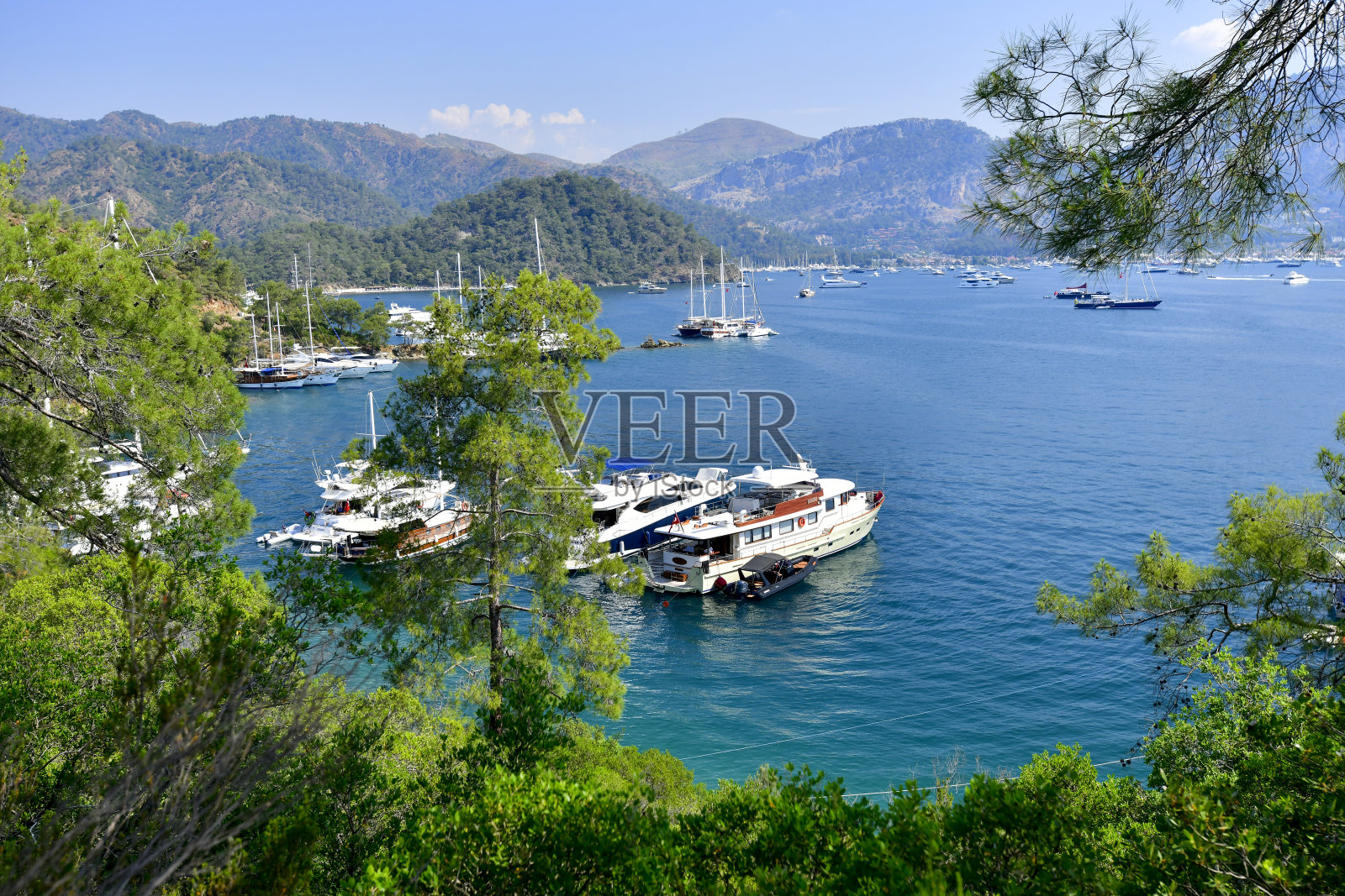 每日游艇之旅。游艇之旅。游艇假期。蓝色邮轮。照片摄影图片