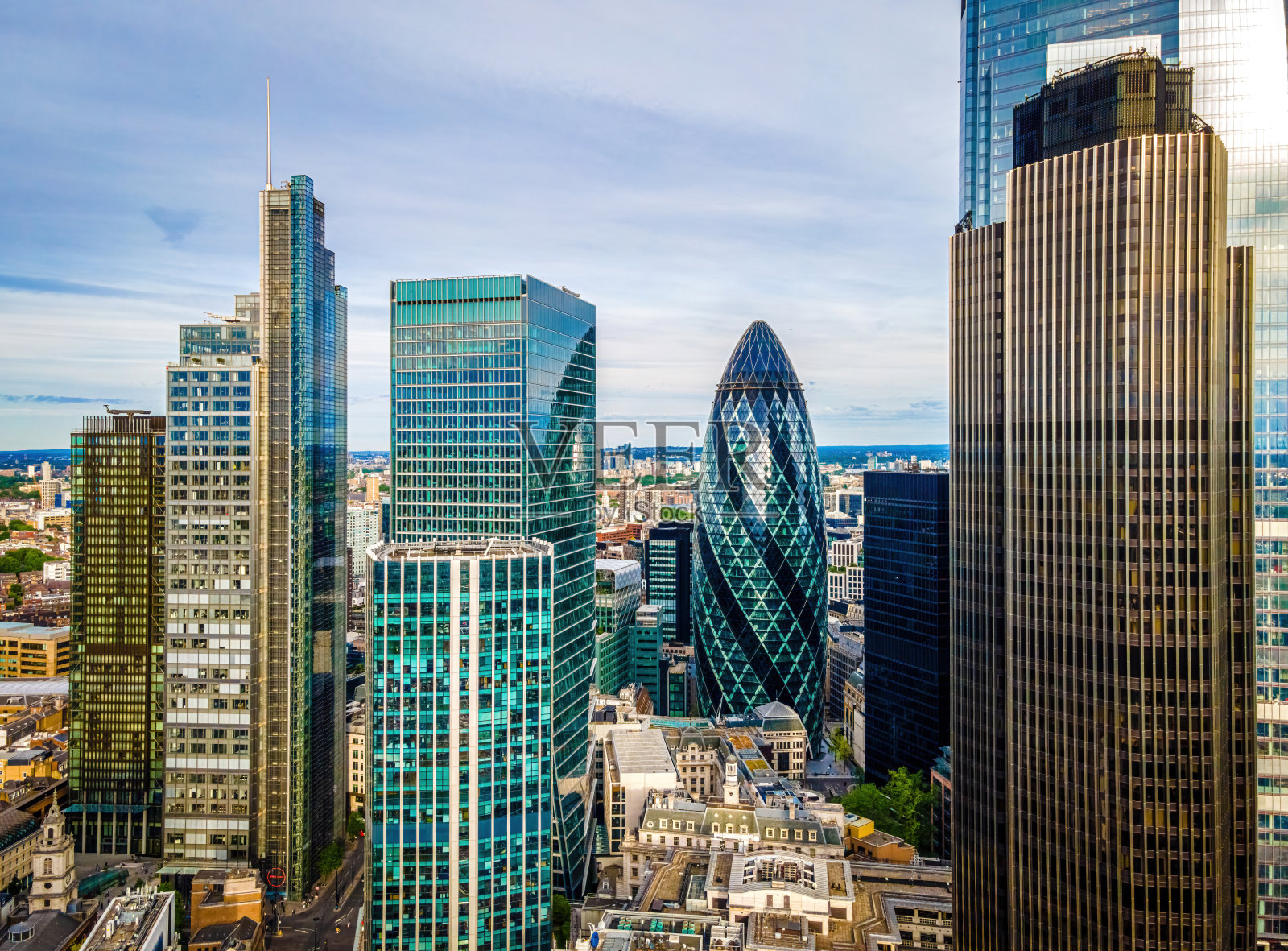 夏季伦敦金融城摩天大楼的鸟瞰图照片摄影图片