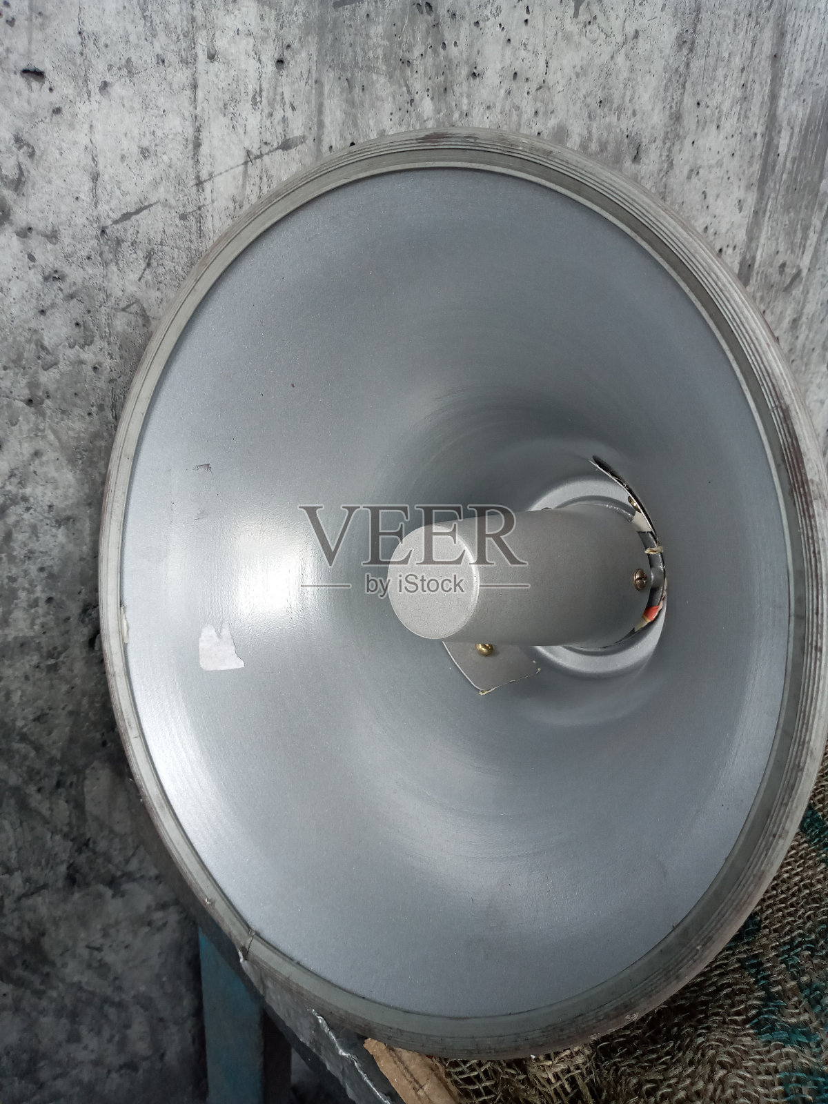 生锈背景中的扬声器照片照片摄影图片