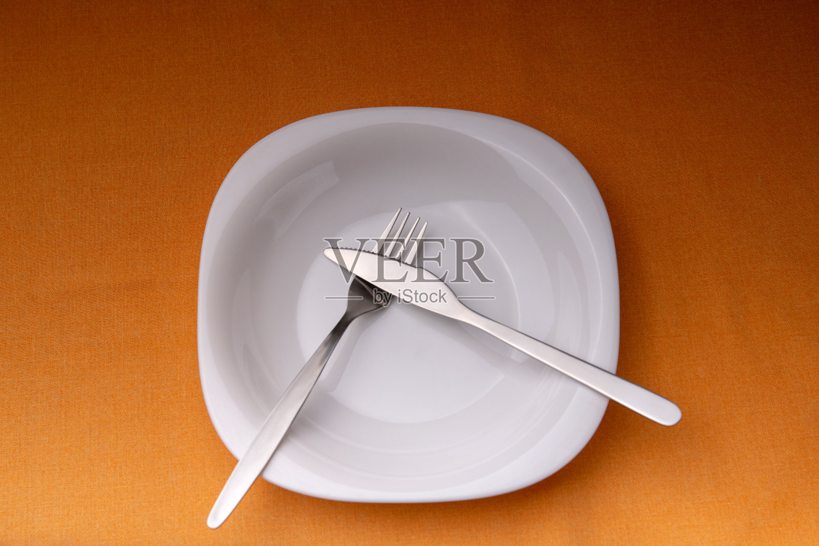 用餐礼仪——我还是吃，停。刀叉信号与餐具的位置照片摄影图片