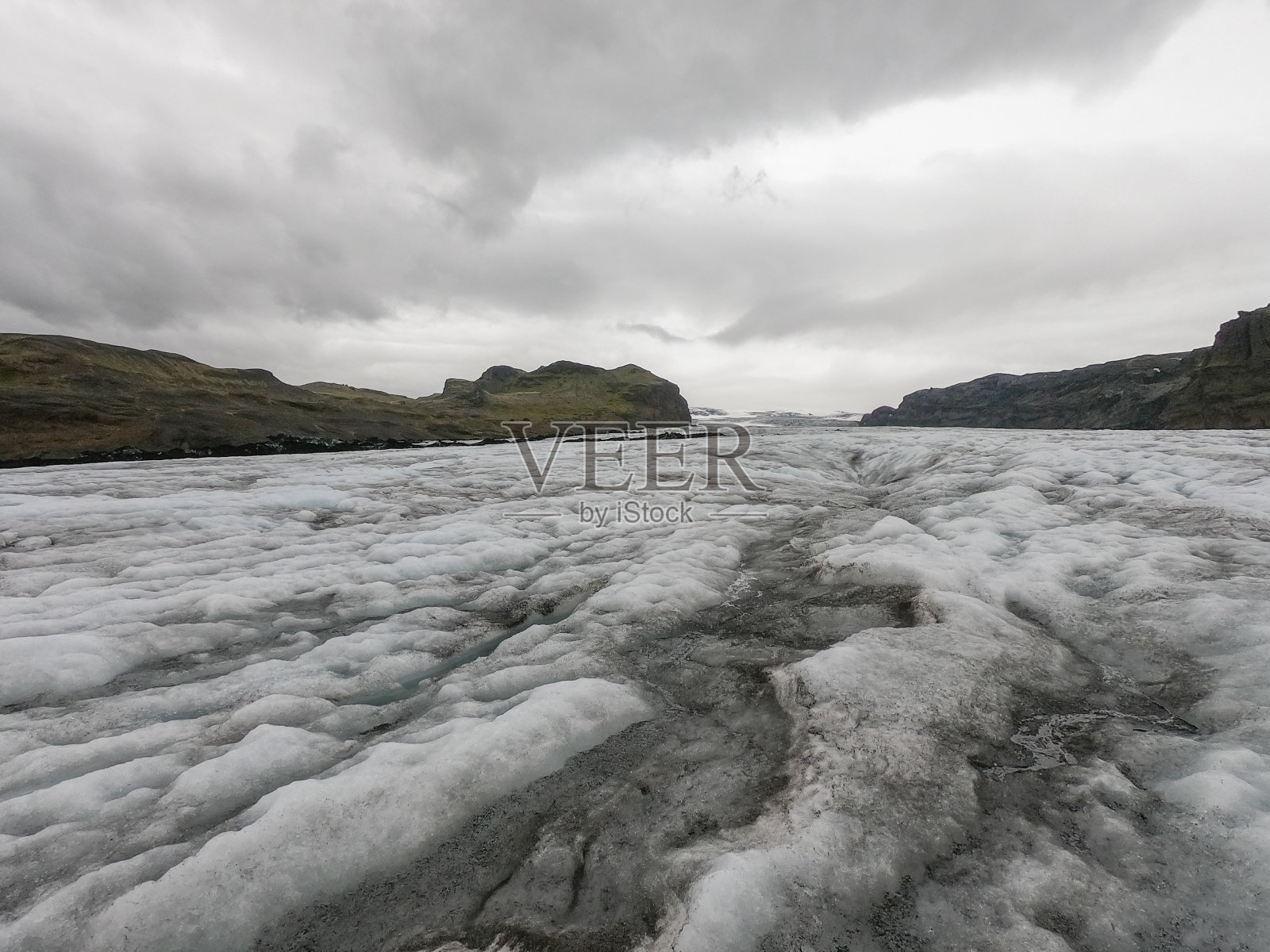 冰岛冰川的裂缝照片摄影图片
