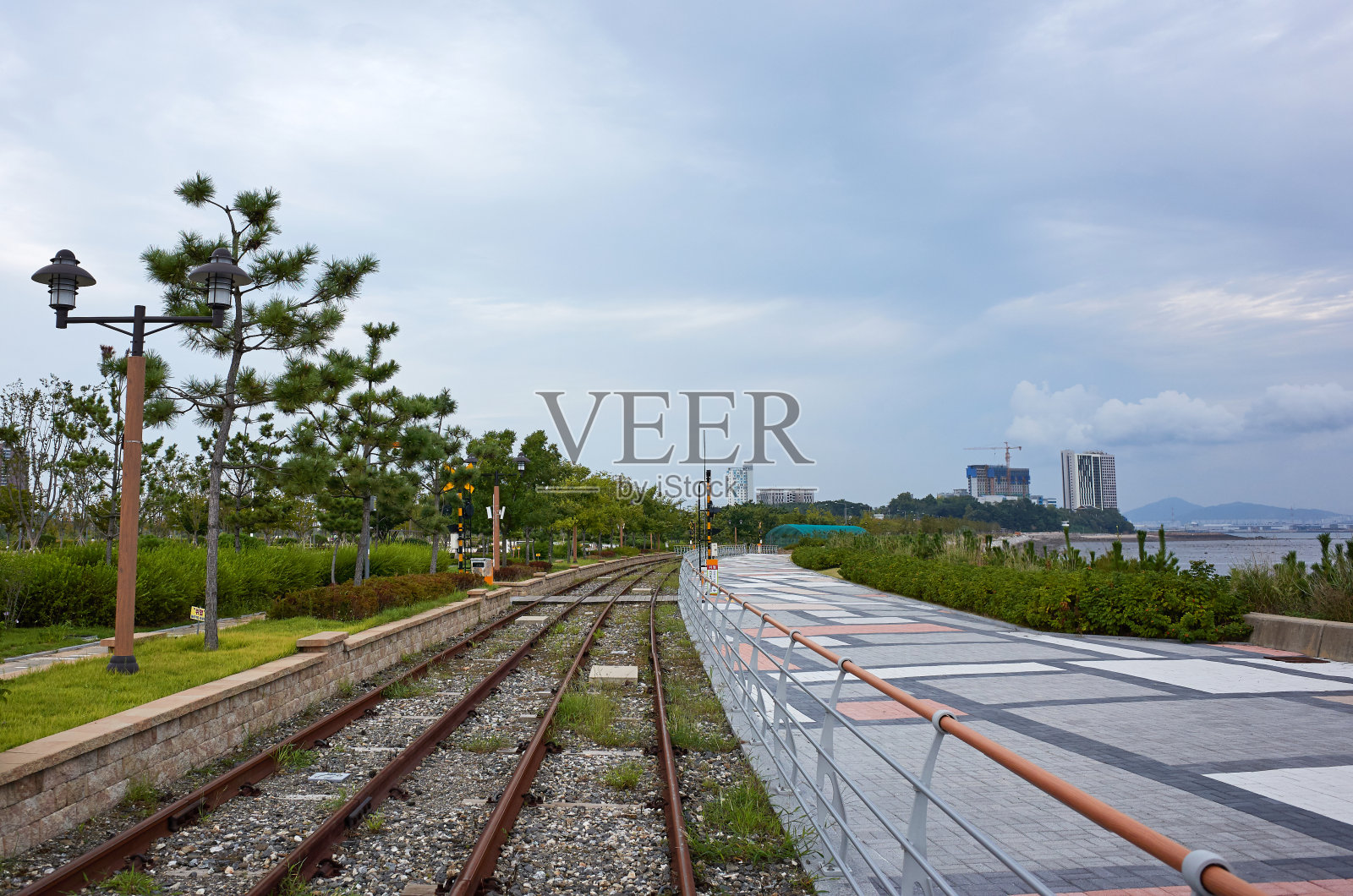 铁路的自行车照片摄影图片