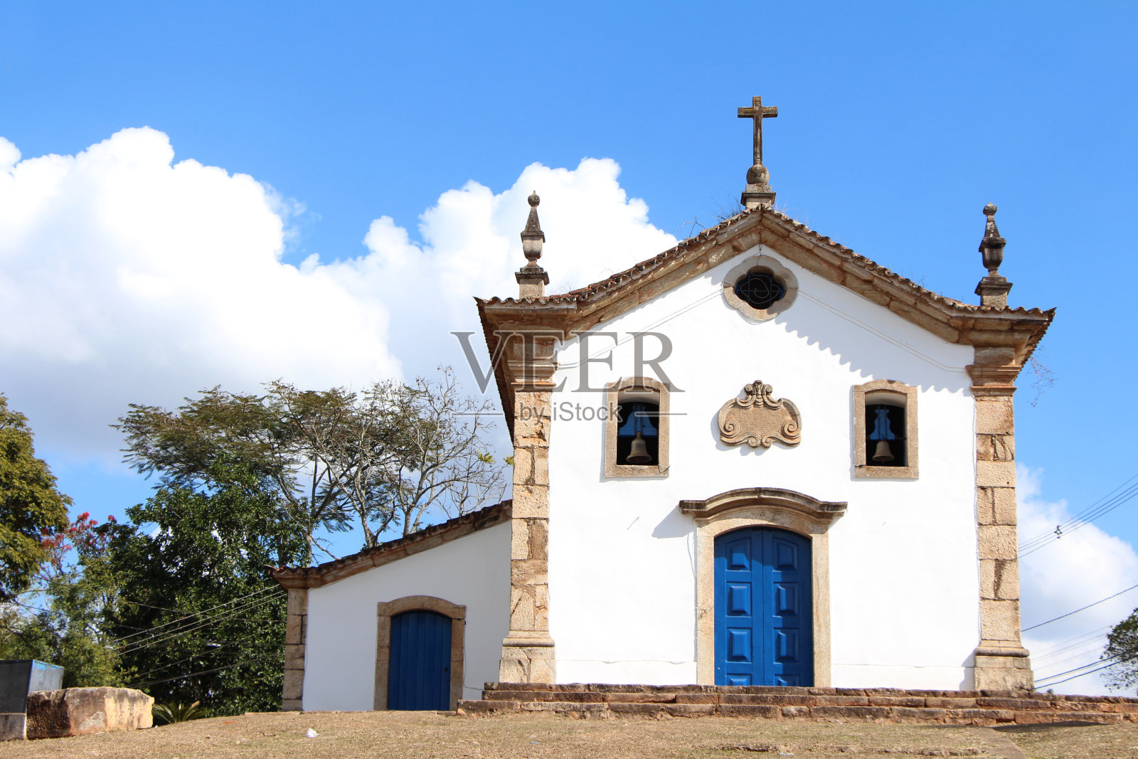 巴西，米纳斯吉拉斯市，伊塔比里托城的老教堂照片摄影图片