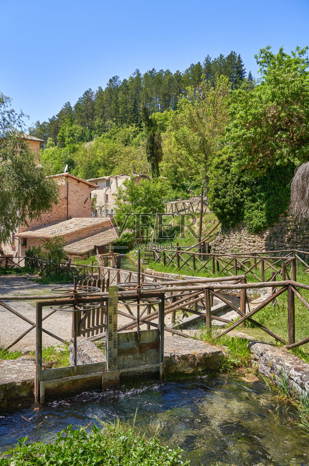 意大利翁布里亚拉西格利亚的小闸门照片摄影图片