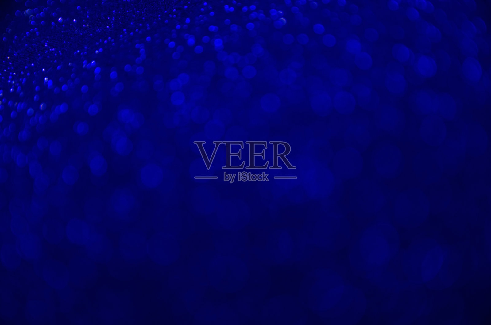 节日的背景。蓝色背景与散景。模糊的背景。抽象。照片摄影图片