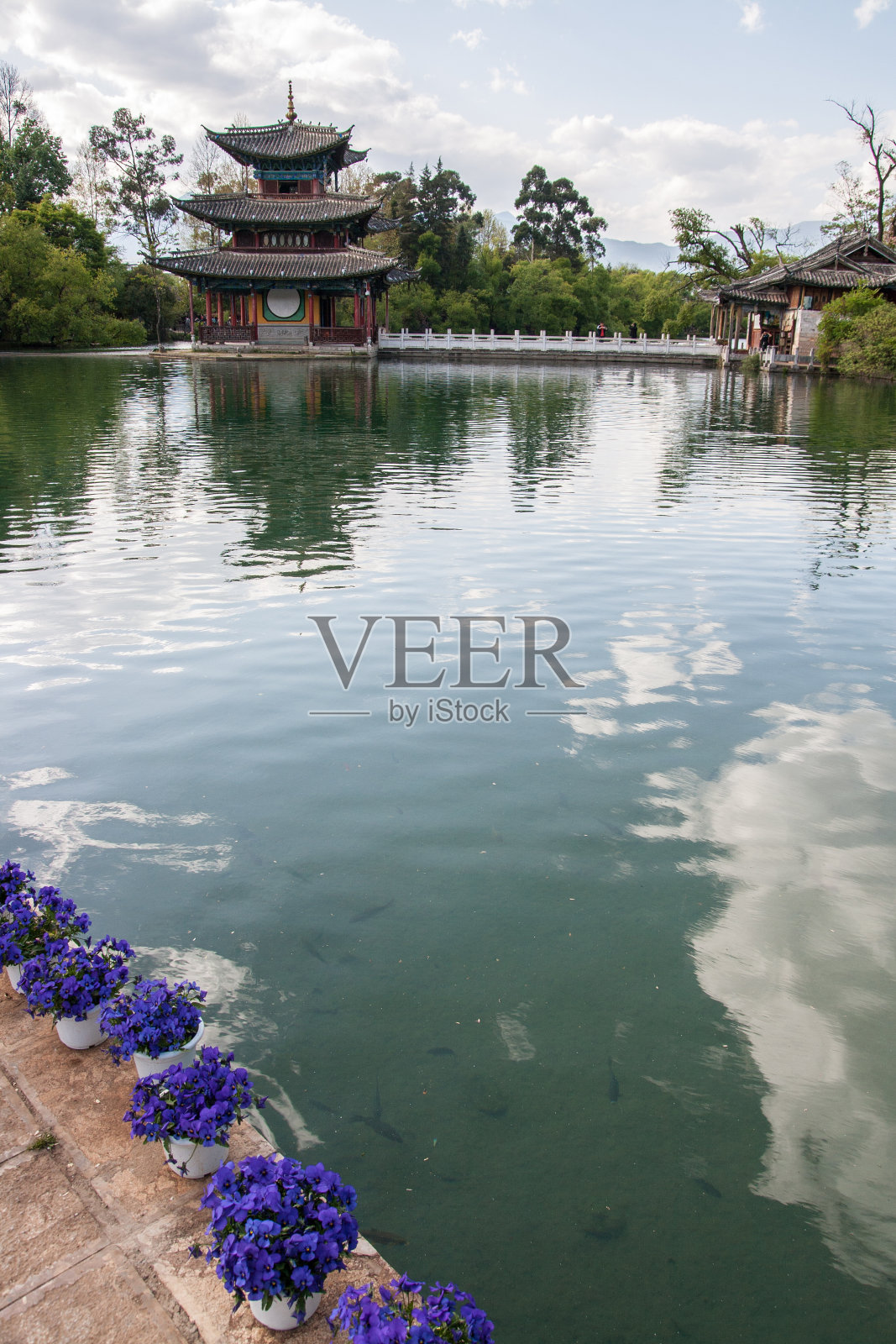 玉水村的池塘，云南省，中国照片摄影图片