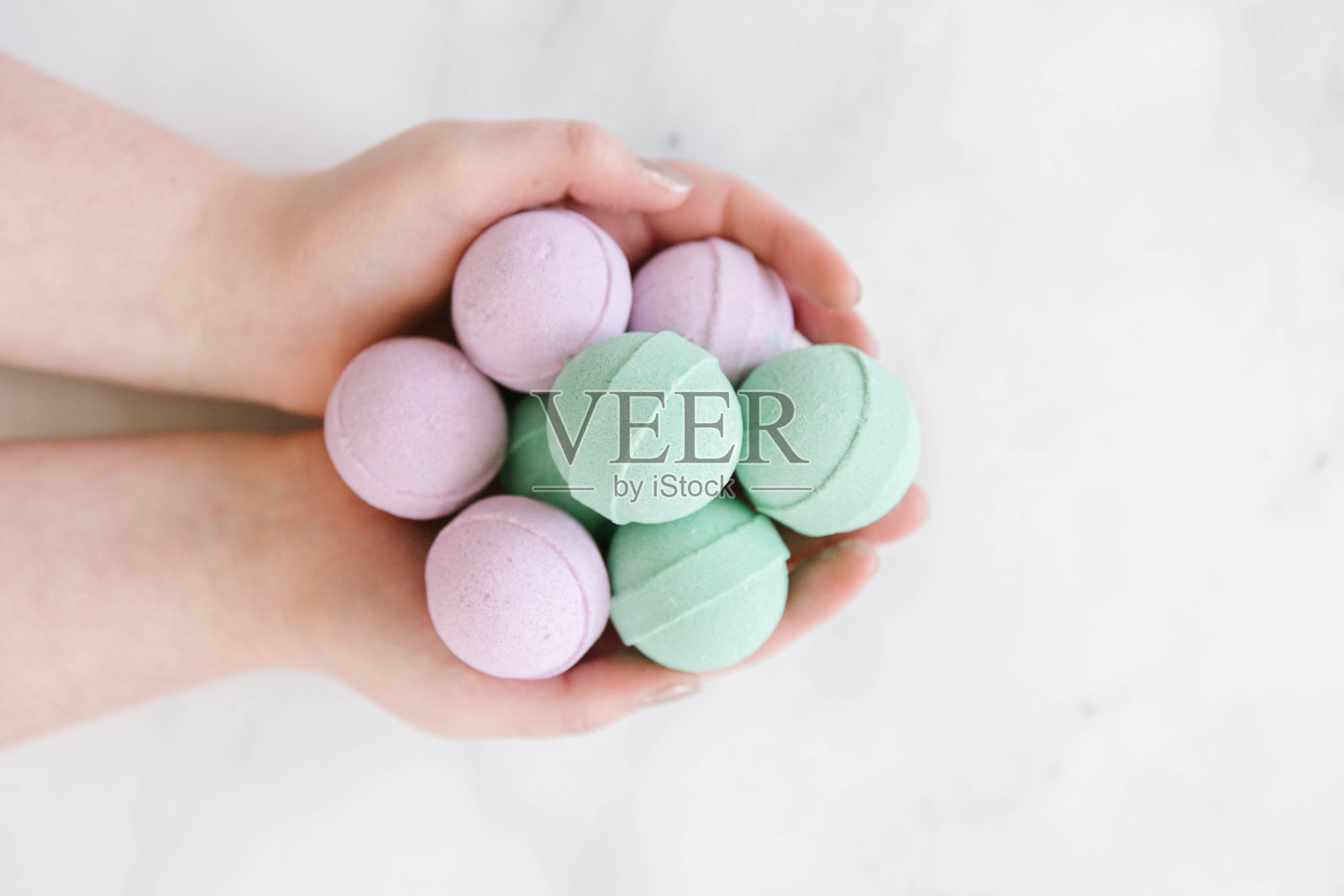 一把沐浴炸弹照片摄影图片