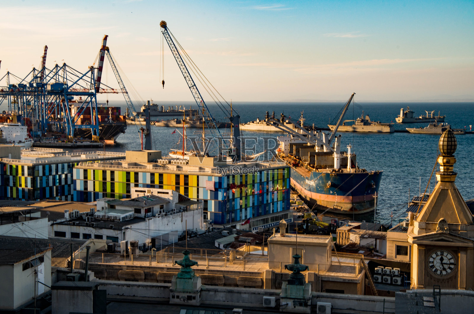 瓦尔帕莱索,智利的港口照片摄影图片