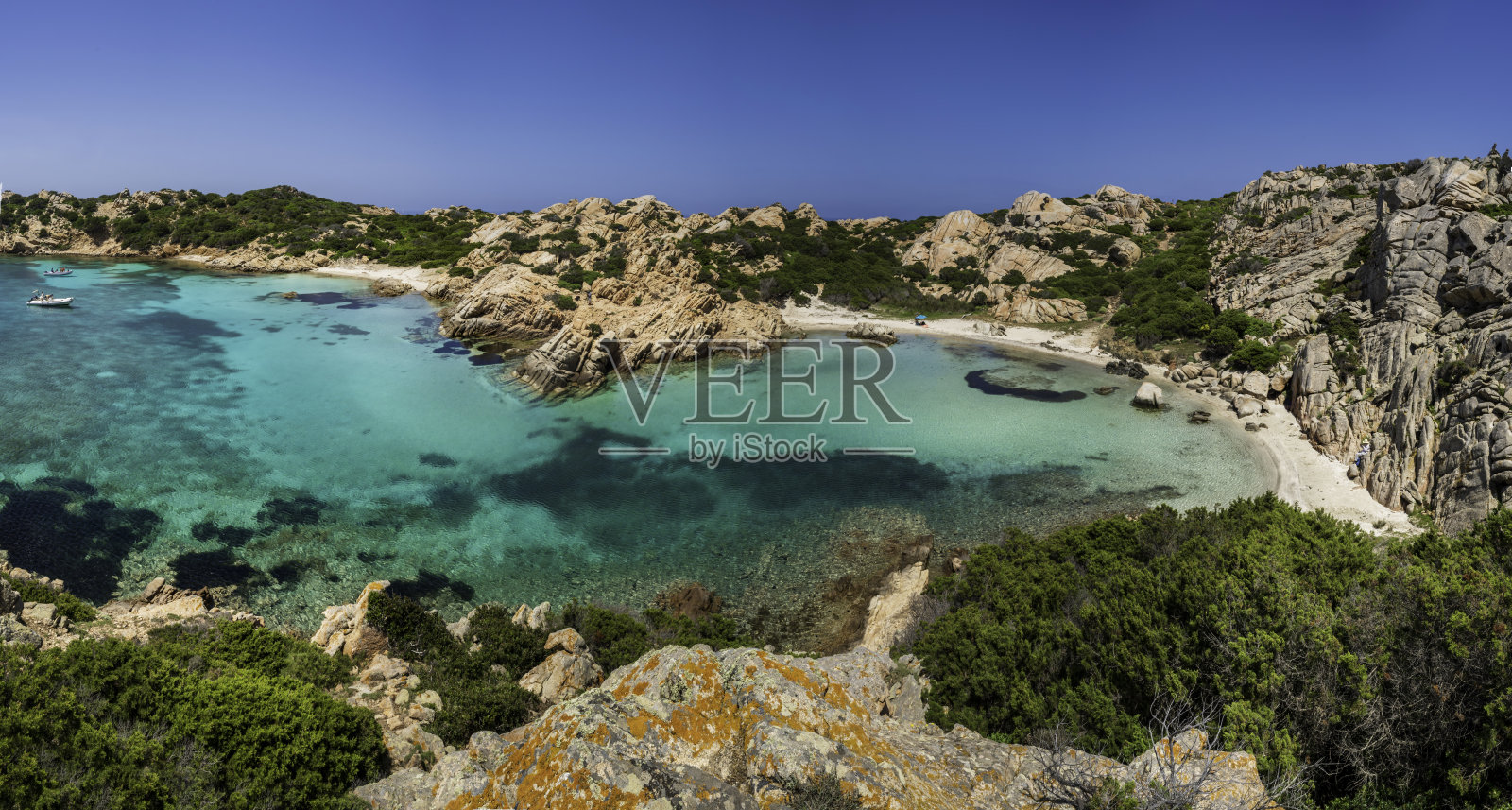 卡拉·纳波利塔纳位于意大利撒丁岛的卡普莱拉岛上照片摄影图片