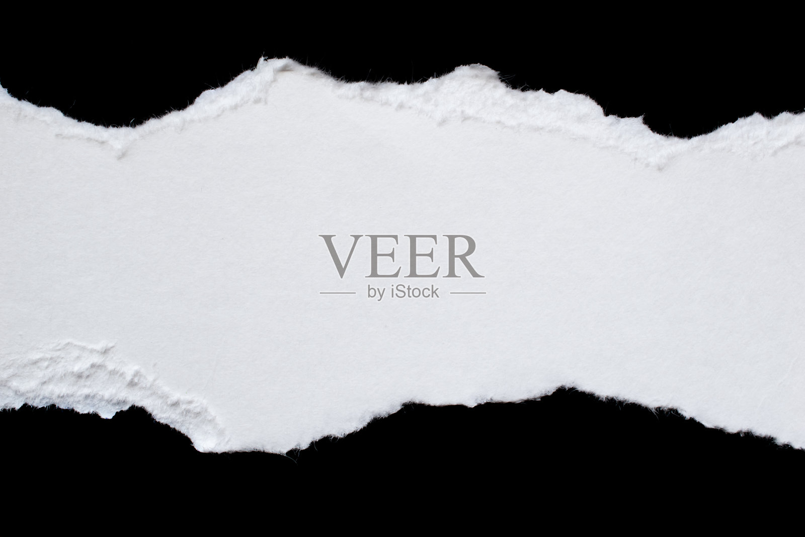 一张白色的纸，背景是孤立的黑色照片摄影图片