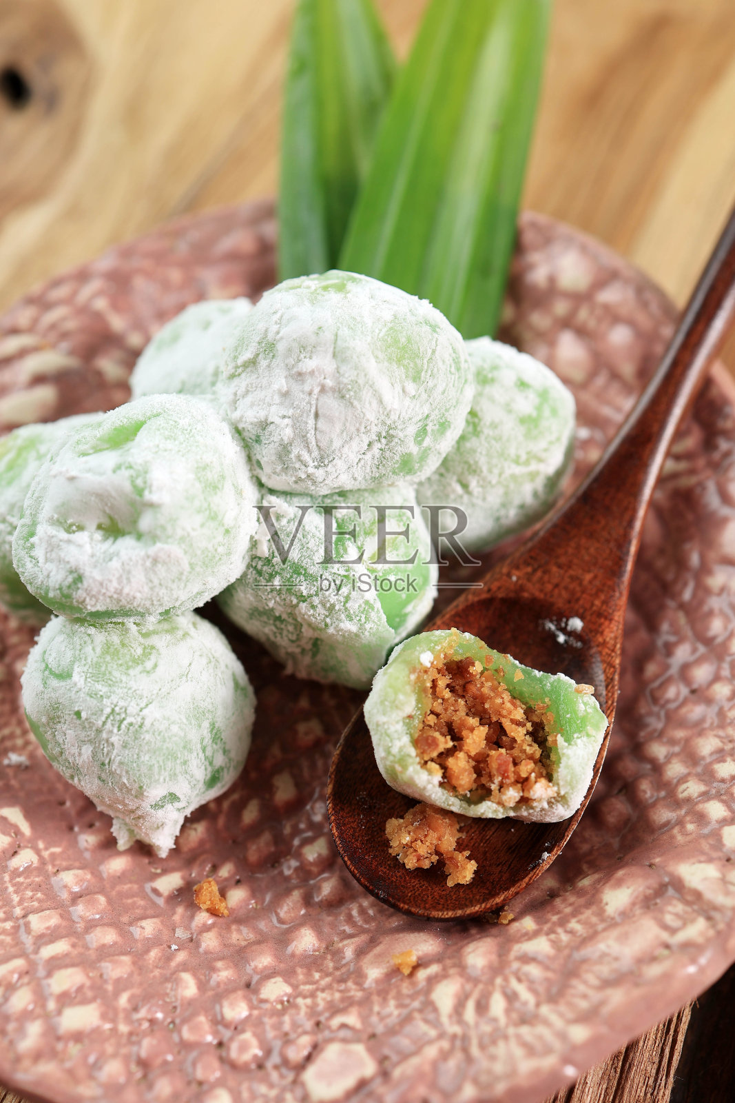 Mochi Kaswari品牌，西爪哇岛Sukabumi的典型食品。照片摄影图片