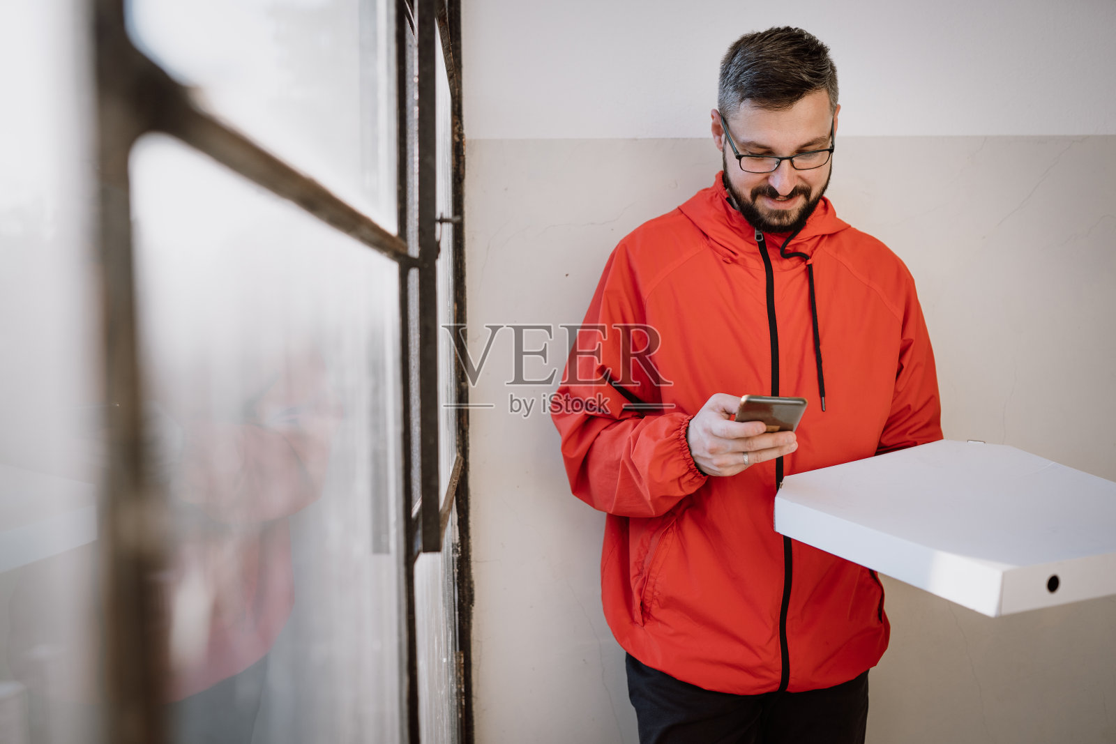 食品送货员照片摄影图片
