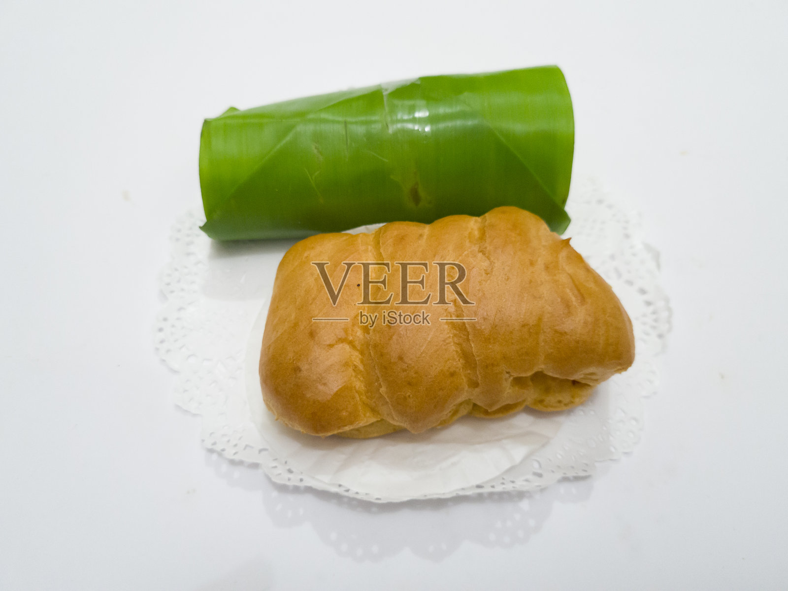 鸡块蛋糕和湿泡芙照片摄影图片