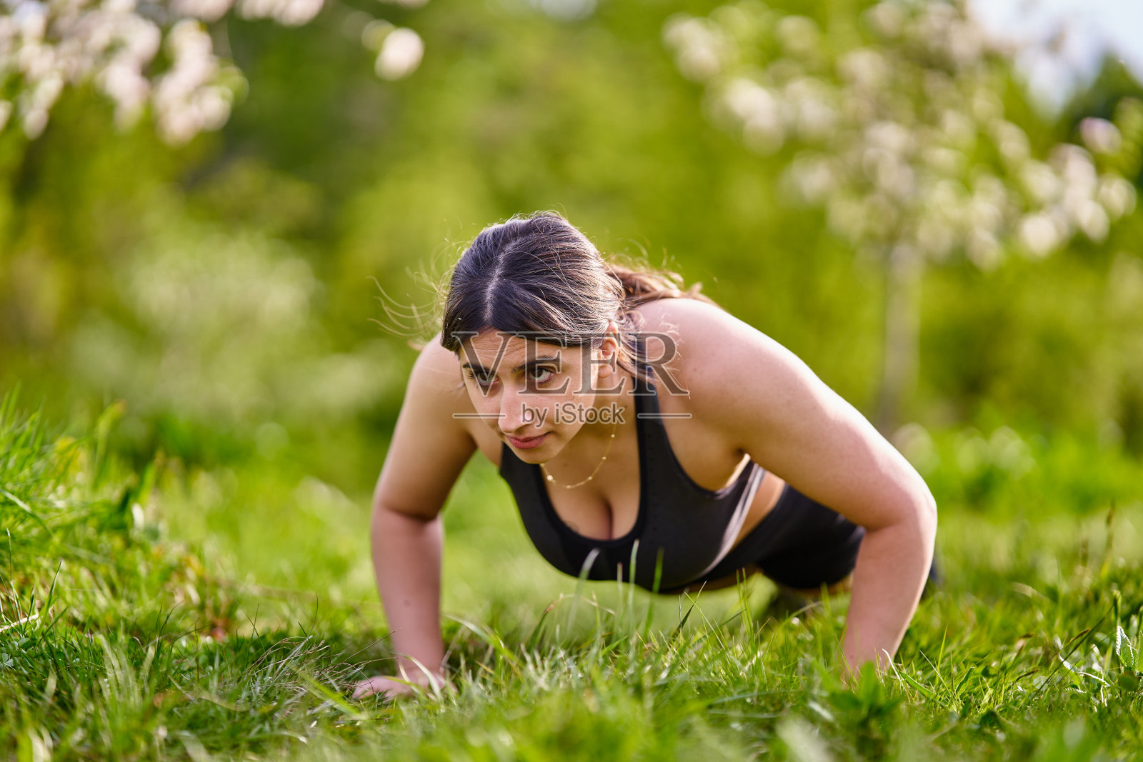 尺码加女性锻炼照片摄影图片