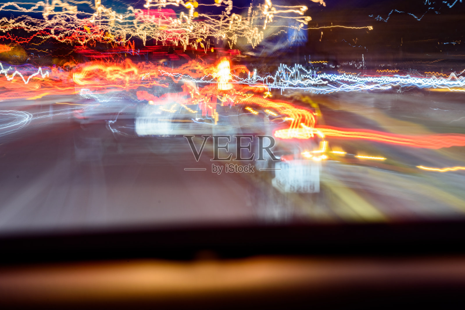 夜晚光线模糊照片摄影图片