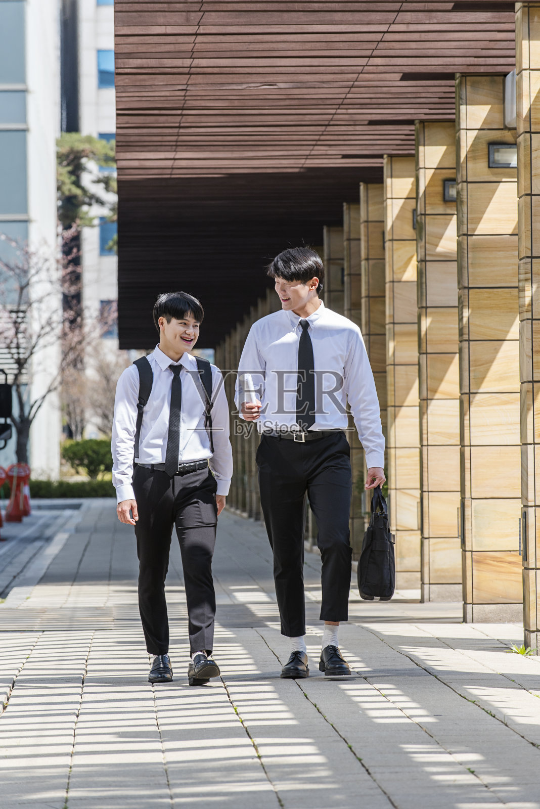 年轻人照片摄影图片